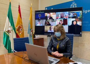 La familia de Paco de Lucía conoce el proyecto del futuro Centro de Interpretación